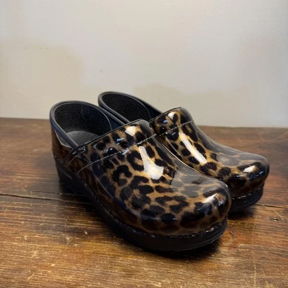 Dansko Shoes Womens Size 7 Brown Leopard Patent Professional Clogs 706-530202 - Picture 3 of 14
